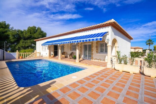 Imagen: Fachada de una casa de vacaciones en Jávea - Aguila Rent a Villa