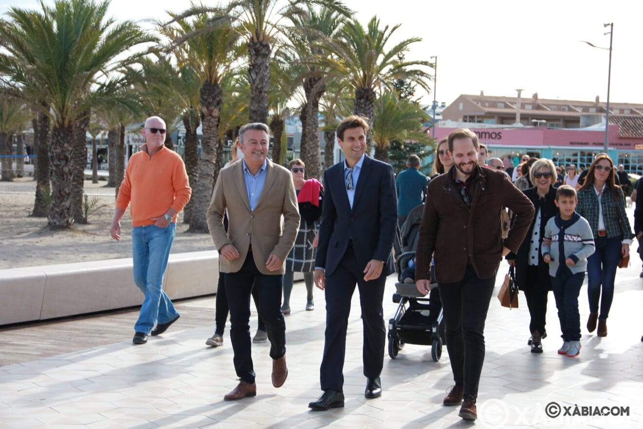 Homenaje a David Ferrer en la Playa del Arenal