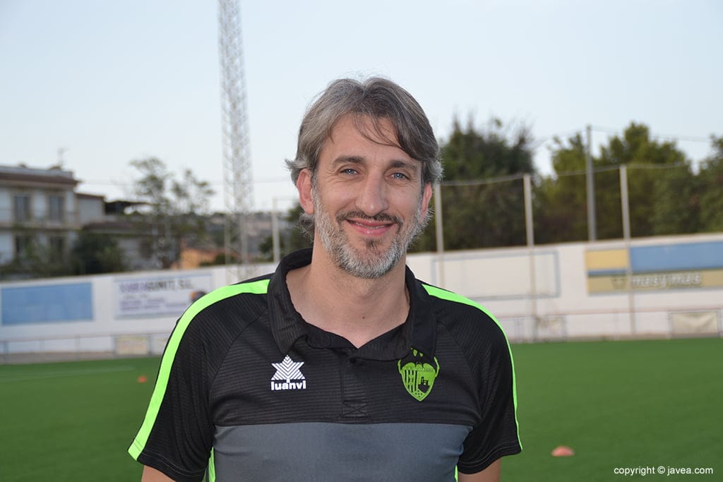 Imagen: Juan Carlos Signes, entrenador del CD Jávea