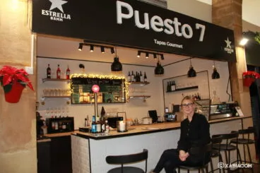 Kelly, gerente de Puesto 7, el nuevo negocio del Mercat de Xàbia