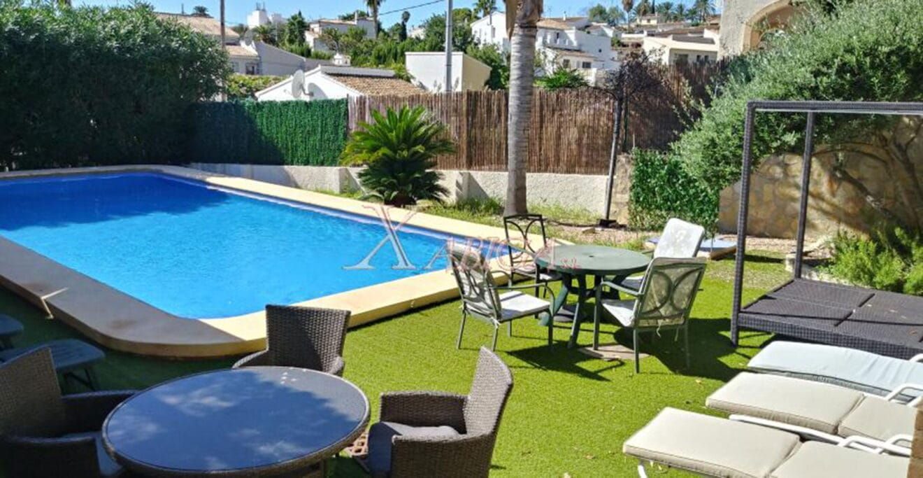 Piscina privada en una casa muy cerca del centro de Jávea - Xabiga Inmobilaria