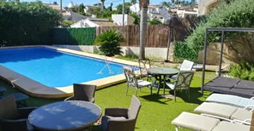Piscina privada en una casa muy cerca del centro de Jávea – Xabiga Inmobilaria
