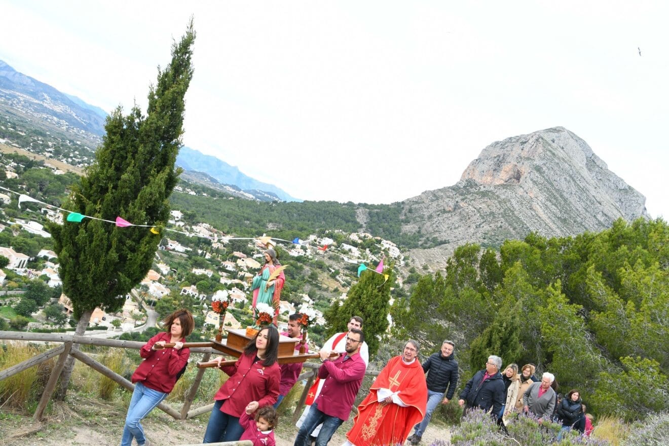 Procesión alrededor de la ermita