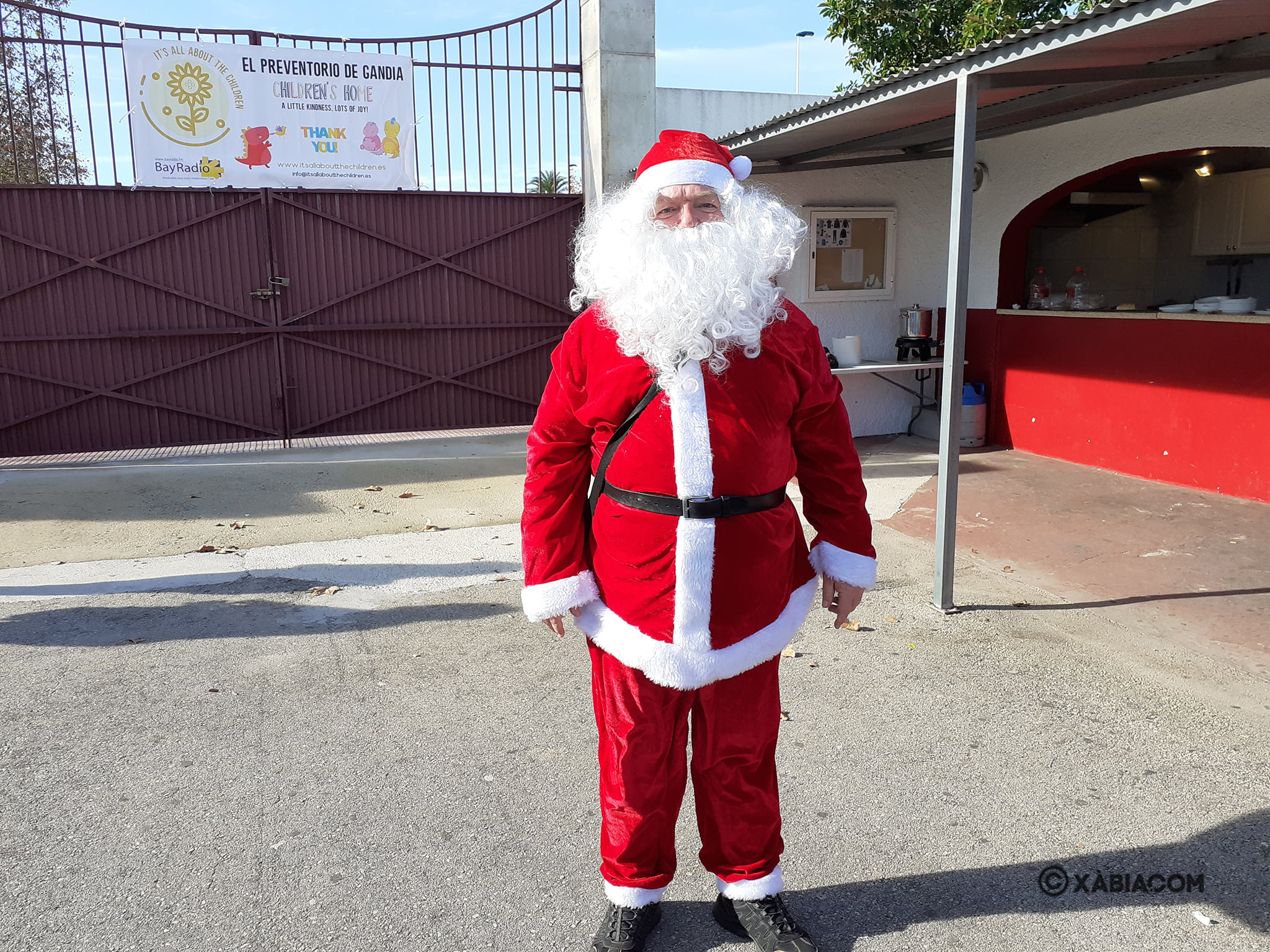 Santa Claus visita a los niños del Preventorio de Gandia en Xàbia