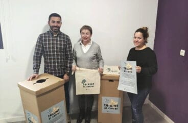Concejales de Benitatxell con la campaña de ‘Teixint carrer’