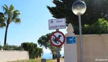 Calle por la que se accede al mirador de Les Pesqueres
