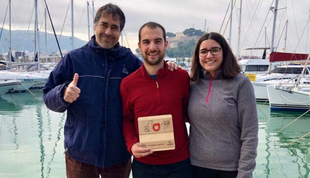 Imagen: Alván Salvá posa junto a representantes de Marina El Portet
