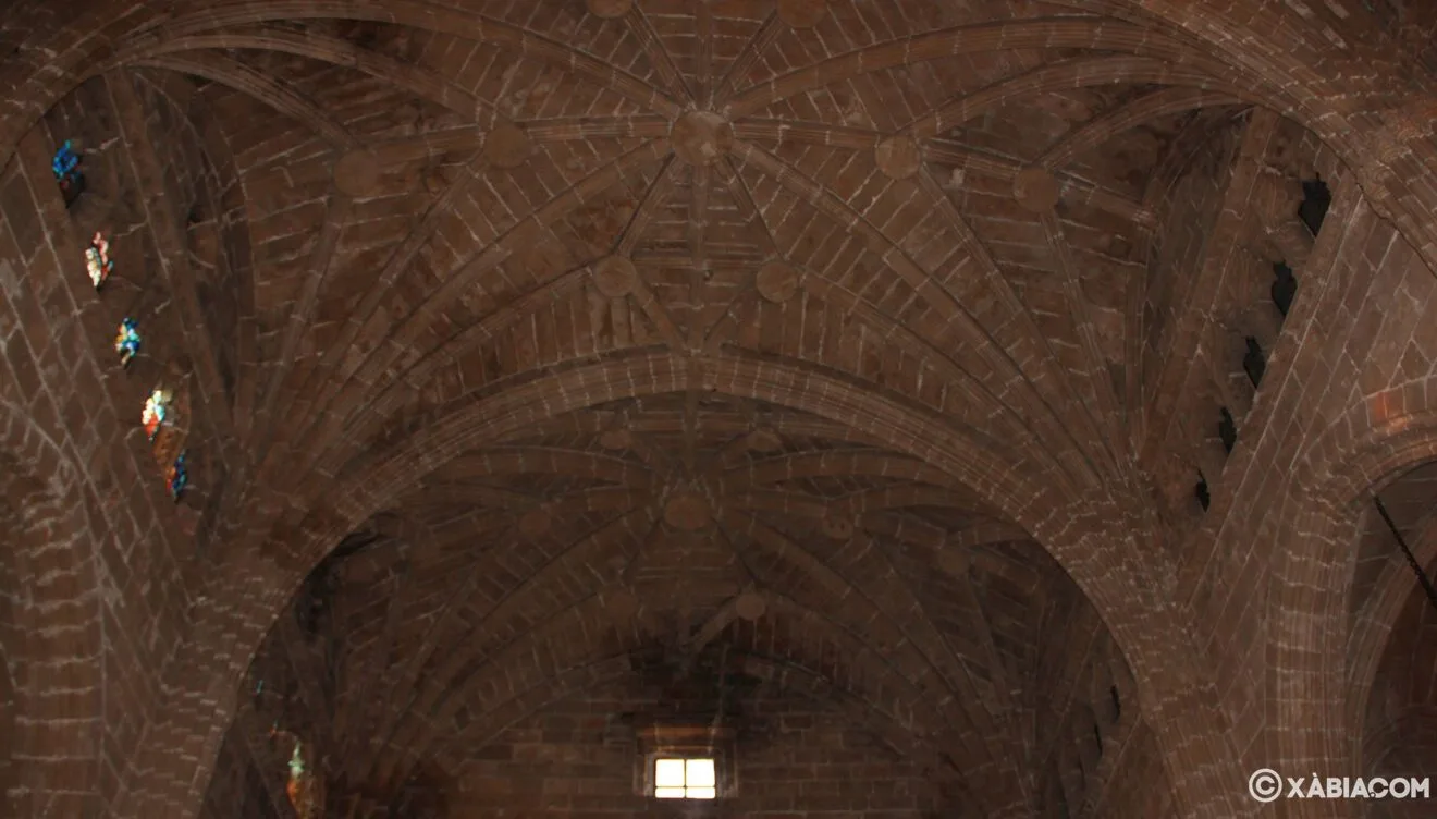 Bóveda de crucería en el interior de la Iglesia de San Bartolomé de Jávea