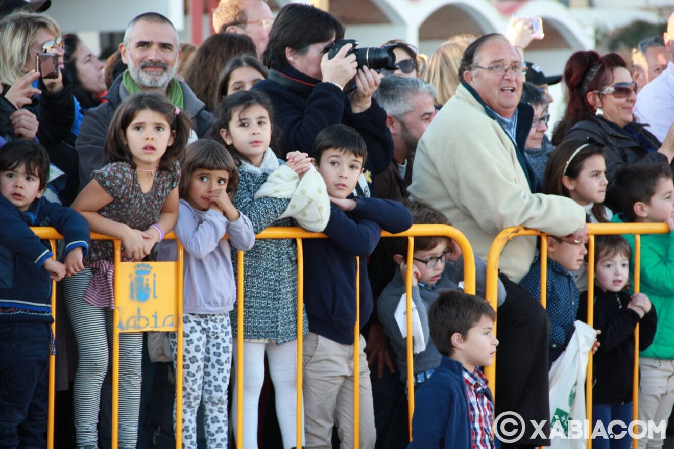 Niños esperando la llegada de SS.MM Los Reyes Magos de Oriente