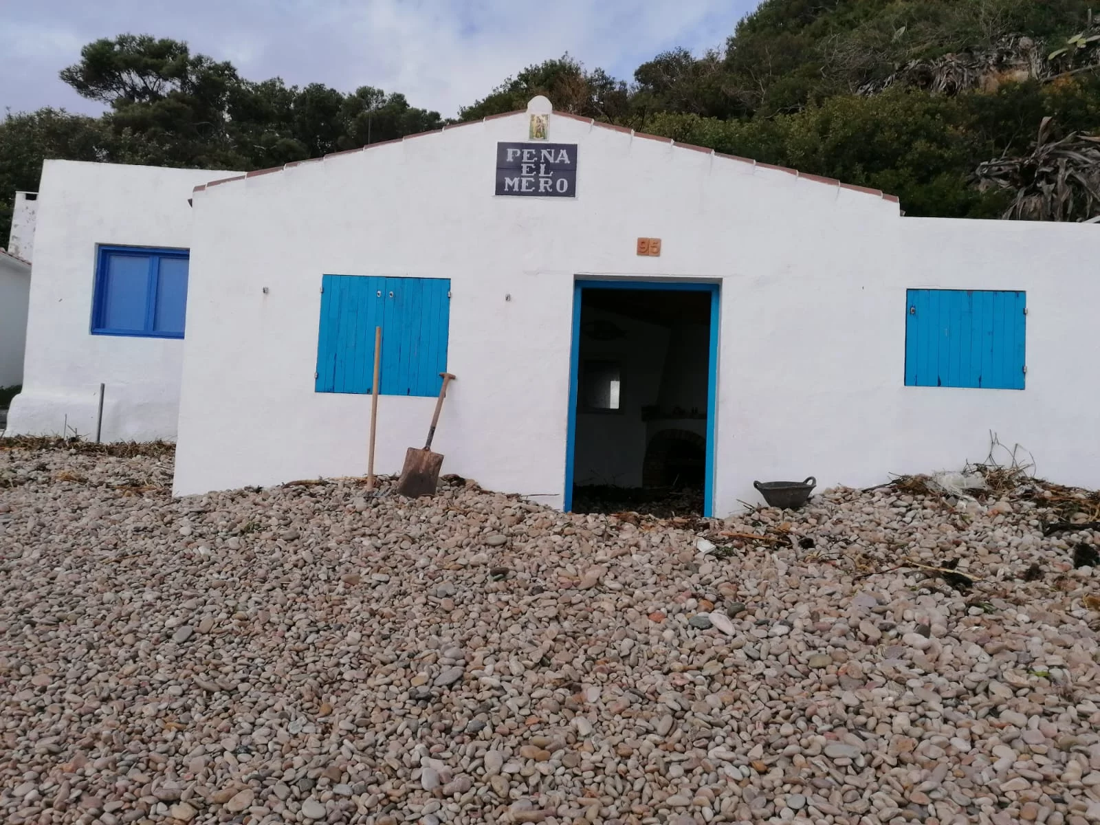 Casa de la Barraca afectada por la entrada de grava