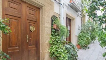 Portón antiguo en una casa de pueblo en Jávea – MORAGUESPONS Mediterranean Houses