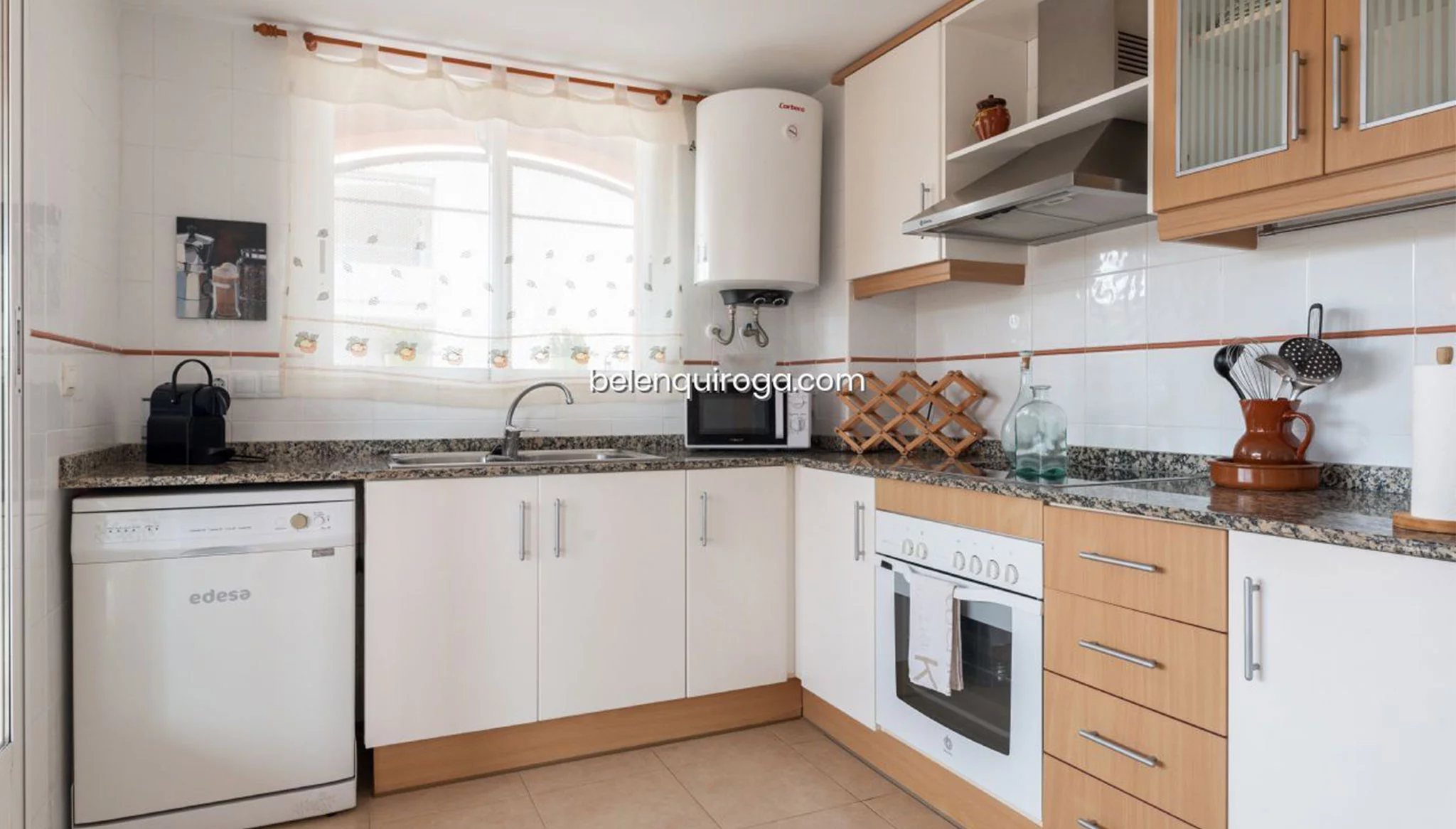 Cocina equipada y con lavadero en un apartamento en venta en Jávea –  Inmobiliaria Belen Quiroga