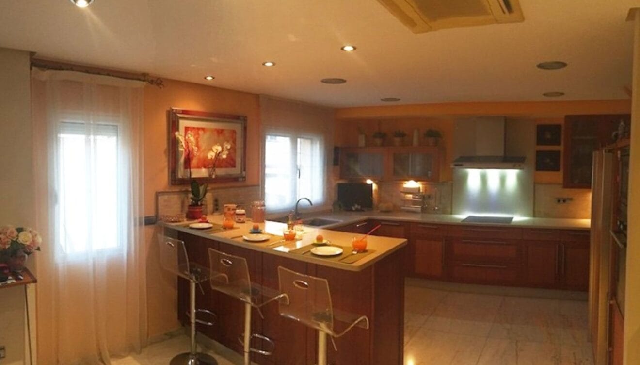 Una de las dos cocinas en una casa en el puerto de Jávea - Terramar Costa Blanca