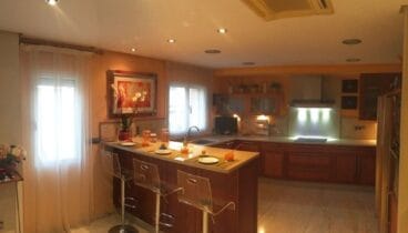 Una de las dos cocinas en una casa en el puerto de Jávea – Terramar Costa Blanca