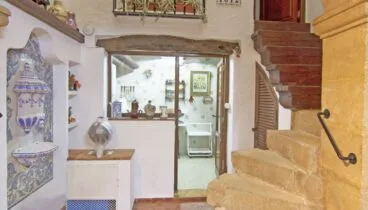 Cocina y escaleras de una casa de pueblo en Jávea – MORAGUESPONS Mediterranean Houses