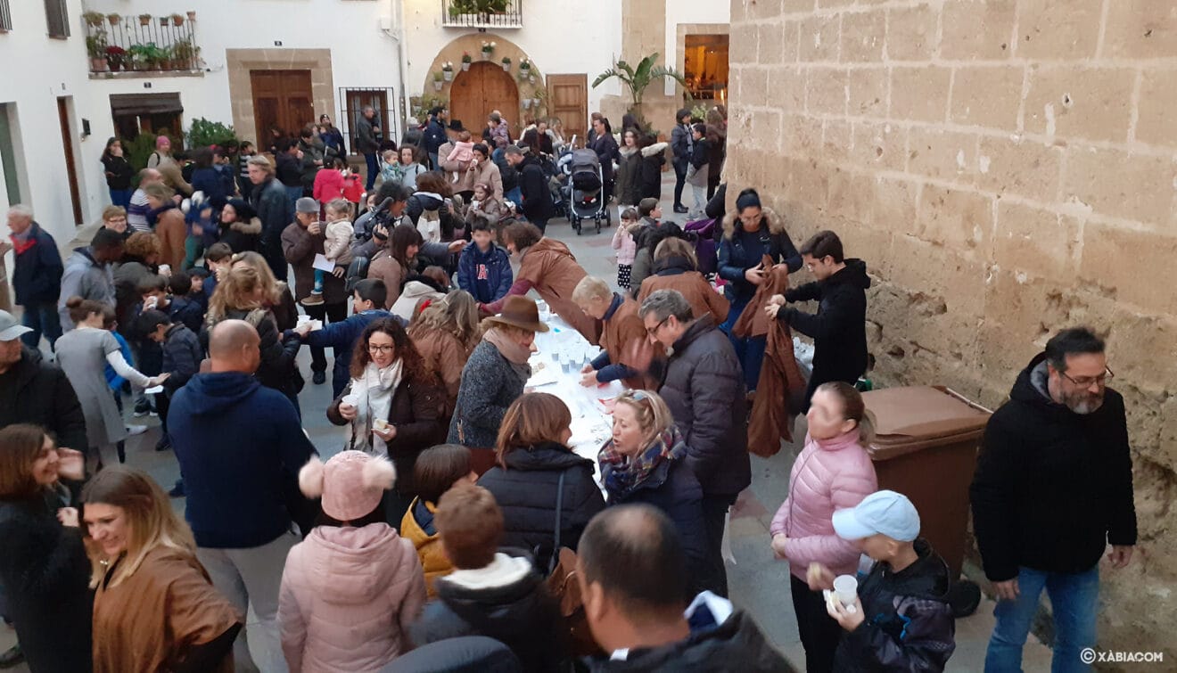 Cola para entregar la carta