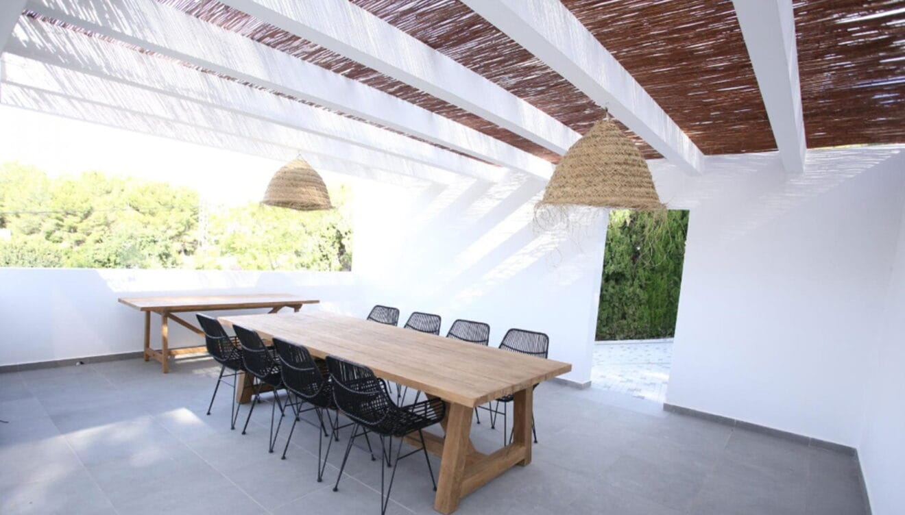 Comedor exterior en una villa de lujo - Fine & Country Costa Blanca Norte