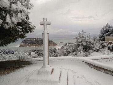 Creu del Portitxol y l’illa cubierta de nieve