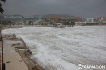 Destrozos del temporal de lluvia, viento y mar en Xàbia (19)