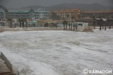 Destrozos del temporal de lluvia, viento y mar en Xàbia (20)