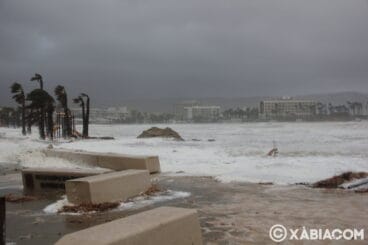 Destrozos del temporal de lluvia, viento y mar en Xàbia (22)