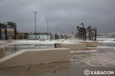 Destrozos del temporal de lluvia, viento y mar en Xàbia (26)