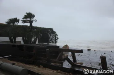 Destrozos del temporal de lluvia, viento y mar en Xàbia (3)