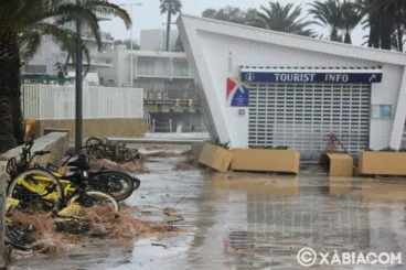 Destrozos del temporal de lluvia, viento y mar en Xàbia (34)