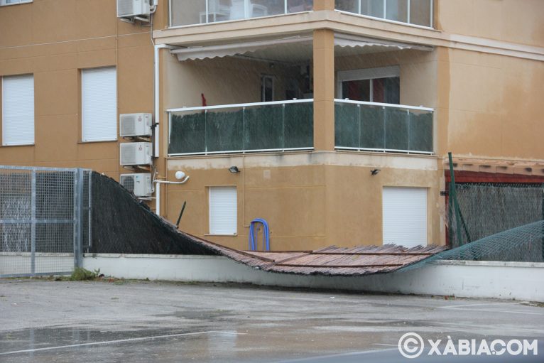 Destrozos del temporal de lluvia, viento y mar en Xàbia (43)