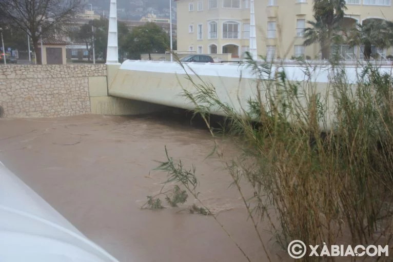 Destrozos del temporal de lluvia, viento y mar en Xàbia (45)