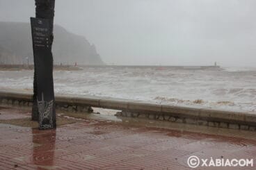Destrozos del temporal de lluvia, viento y mar en Xàbia (52)