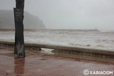 Destrozos del temporal de lluvia, viento y mar en Xàbia (52)