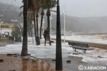 Destrozos del temporal de lluvia, viento y mar en Xàbia (53)