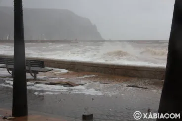 Destrozos del temporal de lluvia, viento y mar en Xàbia (55)