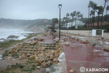 Destrozos del temporal de lluvia, viento y mar en Xàbia (8)
