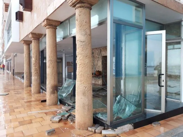 Imagen: Destrozos en la sala de exposiciones de la Casa del Cable