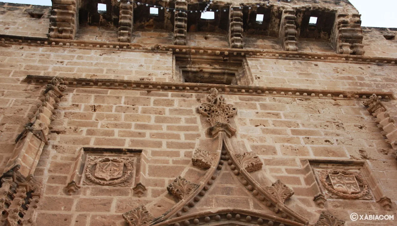 Detalle de una de las portadas de la Iglesia de San Bartolomé de Jávea