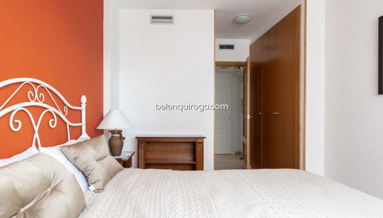 Uno de los dos dormitorios de un apartamento en venta en Jávea -  Inmobiliaria Belen Quiroga