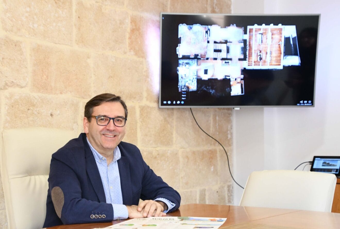 El concejal de Turismo presenta la promoción turística de FITUR 2020
