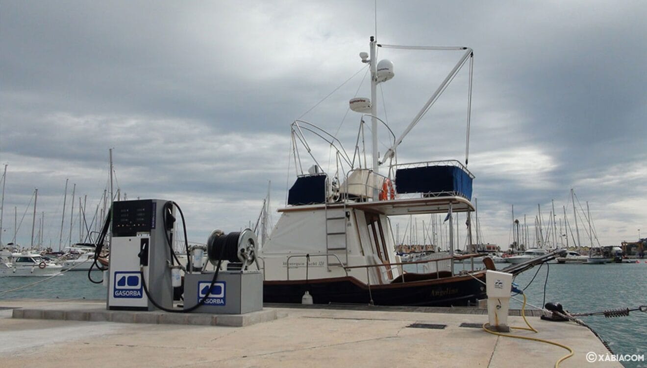 Estación de servicio Gasorba instalada en el Real Club Náutico de Dénia