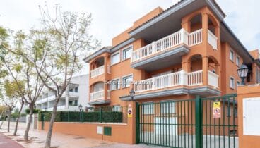 Fachada y zona exterior de un apartamento en venta en Jávea – Inmobiliaria Belen Quiroga