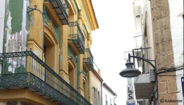Fachada de la antigua farmacia de Tena, ahora Museo Ca Lambert