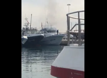 Humo saliendo de la cabina del pesquero