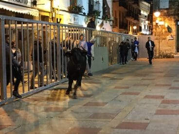 Actuación taurina en la Plaza de la Iglesia en las fiestas de Sant Sebastià