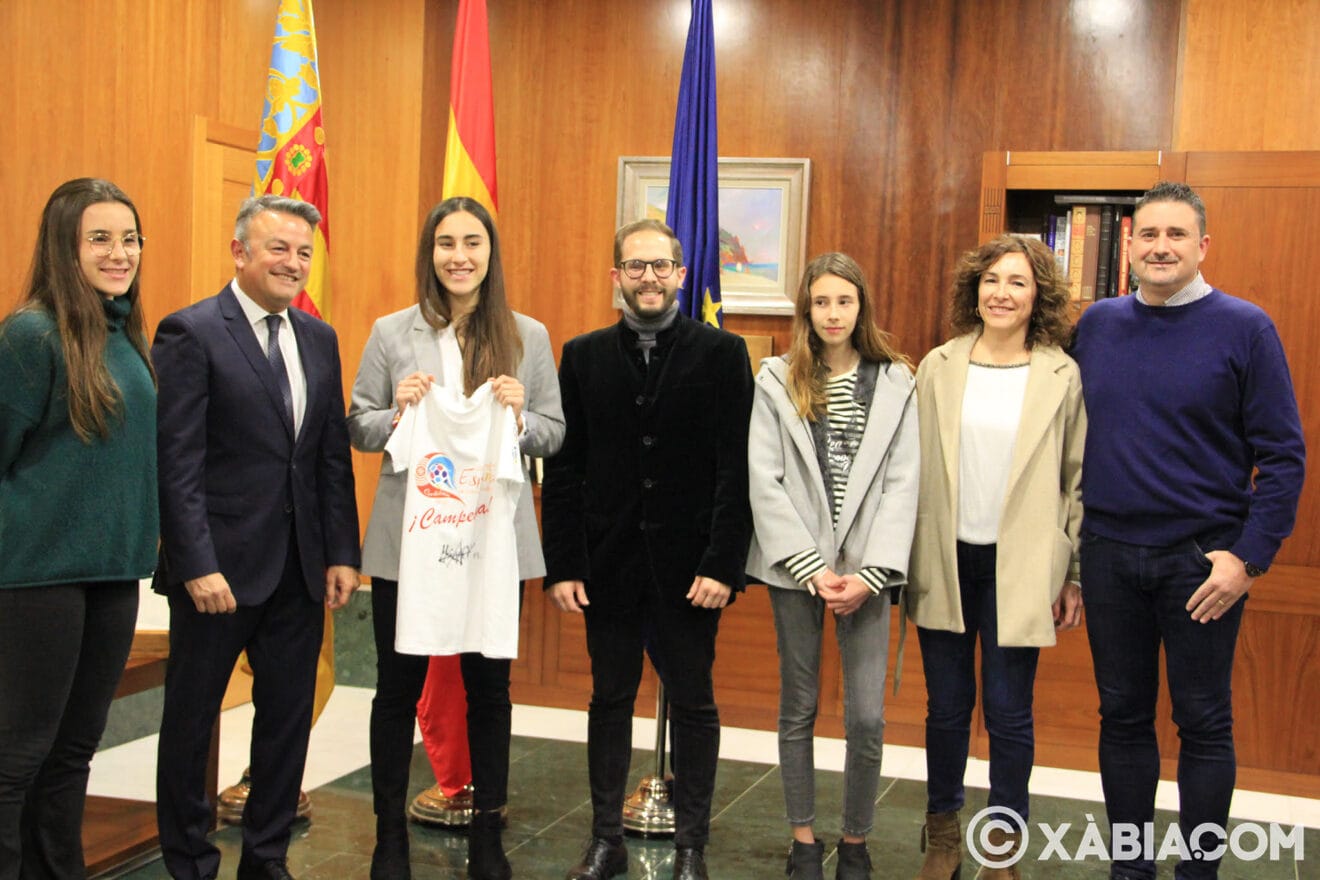 Homenaje a María Cardona por Campeona de España en balonmano