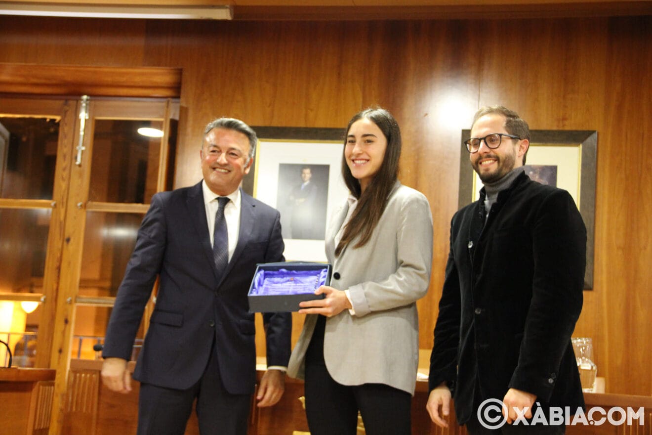Homenaje a María Cardona por Campeona de España en balonmano