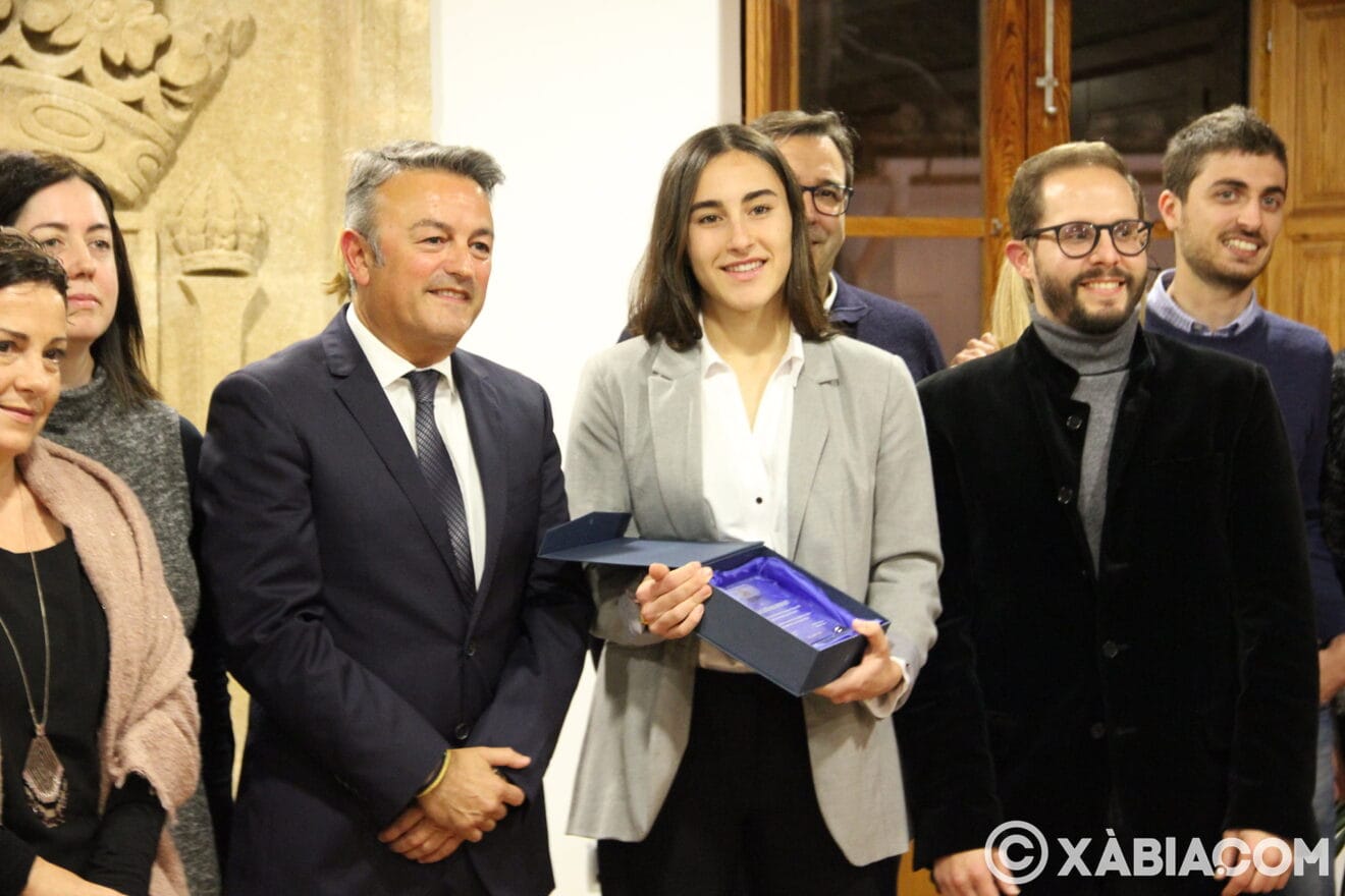 Homenaje a María Cardona por Campeona de España en balonmano