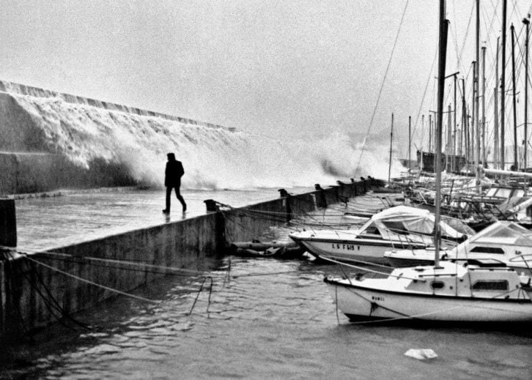Las olas sobrepasaron en 1980 el dique del puerto de Xàbia