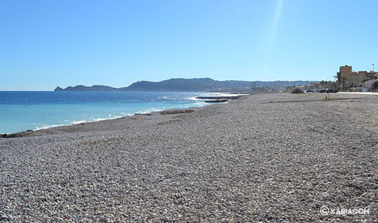 Los chiringuitos se sitúan en esta playa cada verano