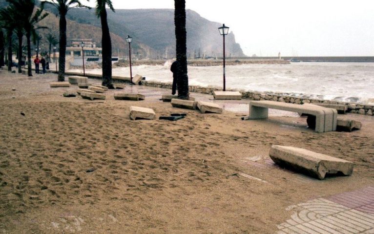 Paseo Marítimo de Duanes de la Mar tras el temporal de 1980